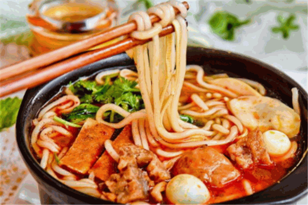 三口品云南过桥米线